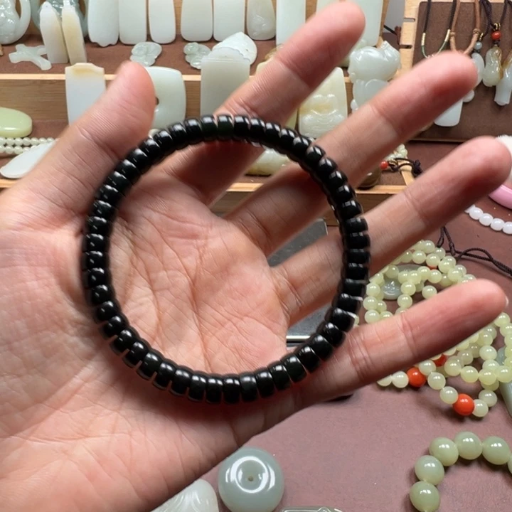 和田玉未镶嵌颈饰黑青手链