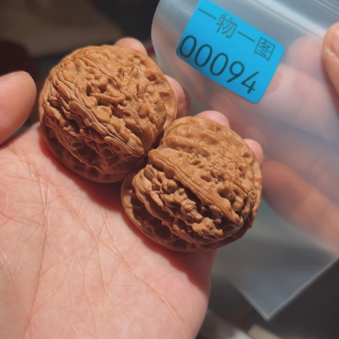 文玩核桃把件白狮子