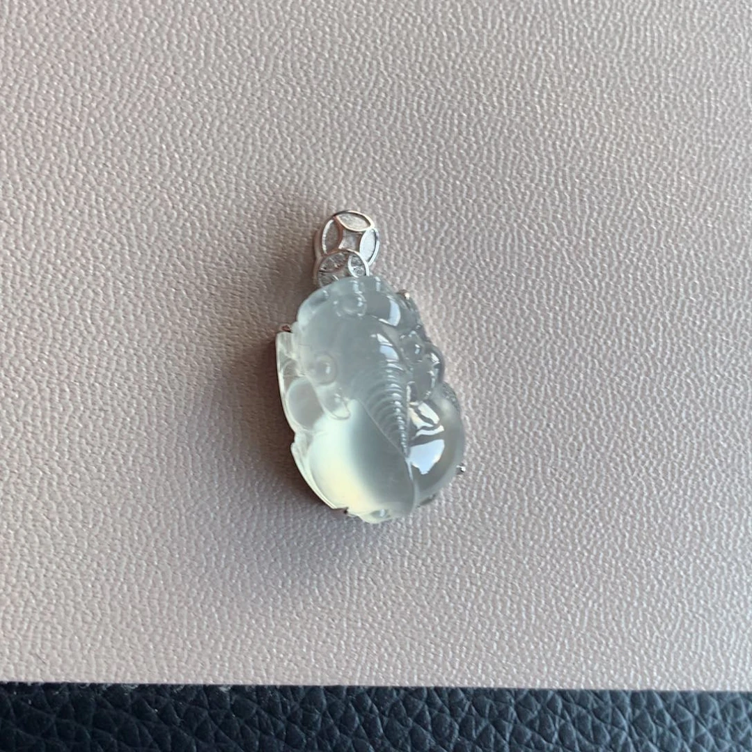 翡翠颈饰18K金镶嵌天然翡翠