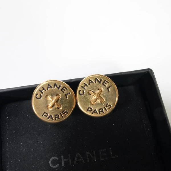 Chanel 金色纽扣小耳夹