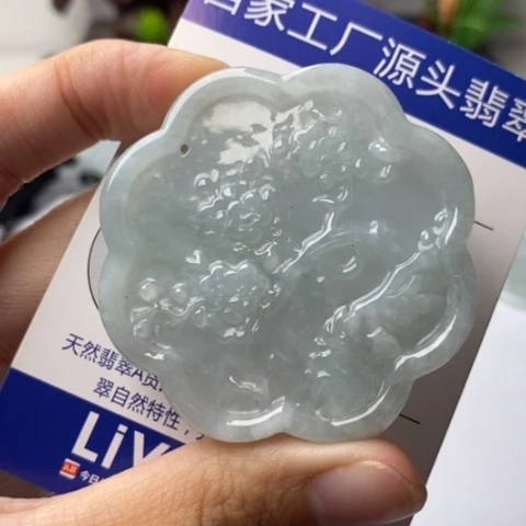 翡翠挂件未镶嵌翡翠