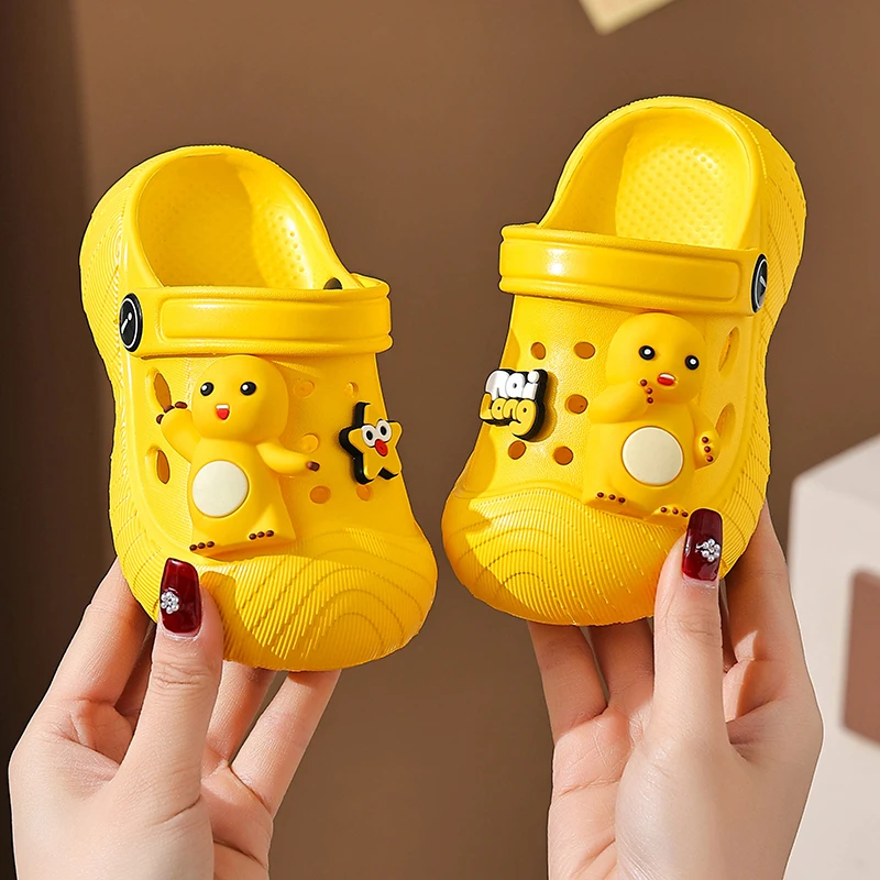 儿童凉拖鞋男童洞洞鞋女孩可爱新款踩屎感防滑小童拖鞋宝宝奶龙