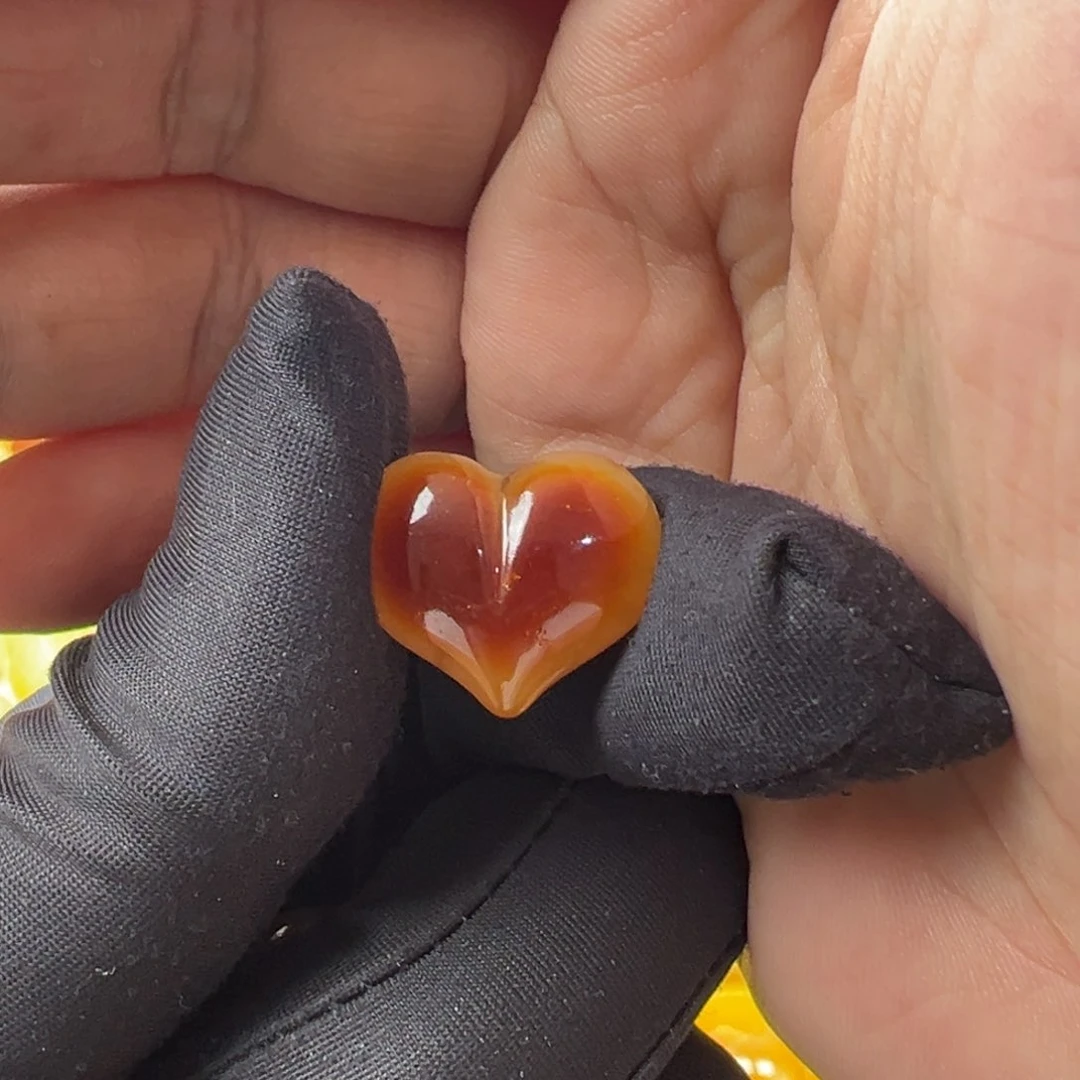 未镶嵌颈饰蜜蜡只**路蜜蜡吊坠