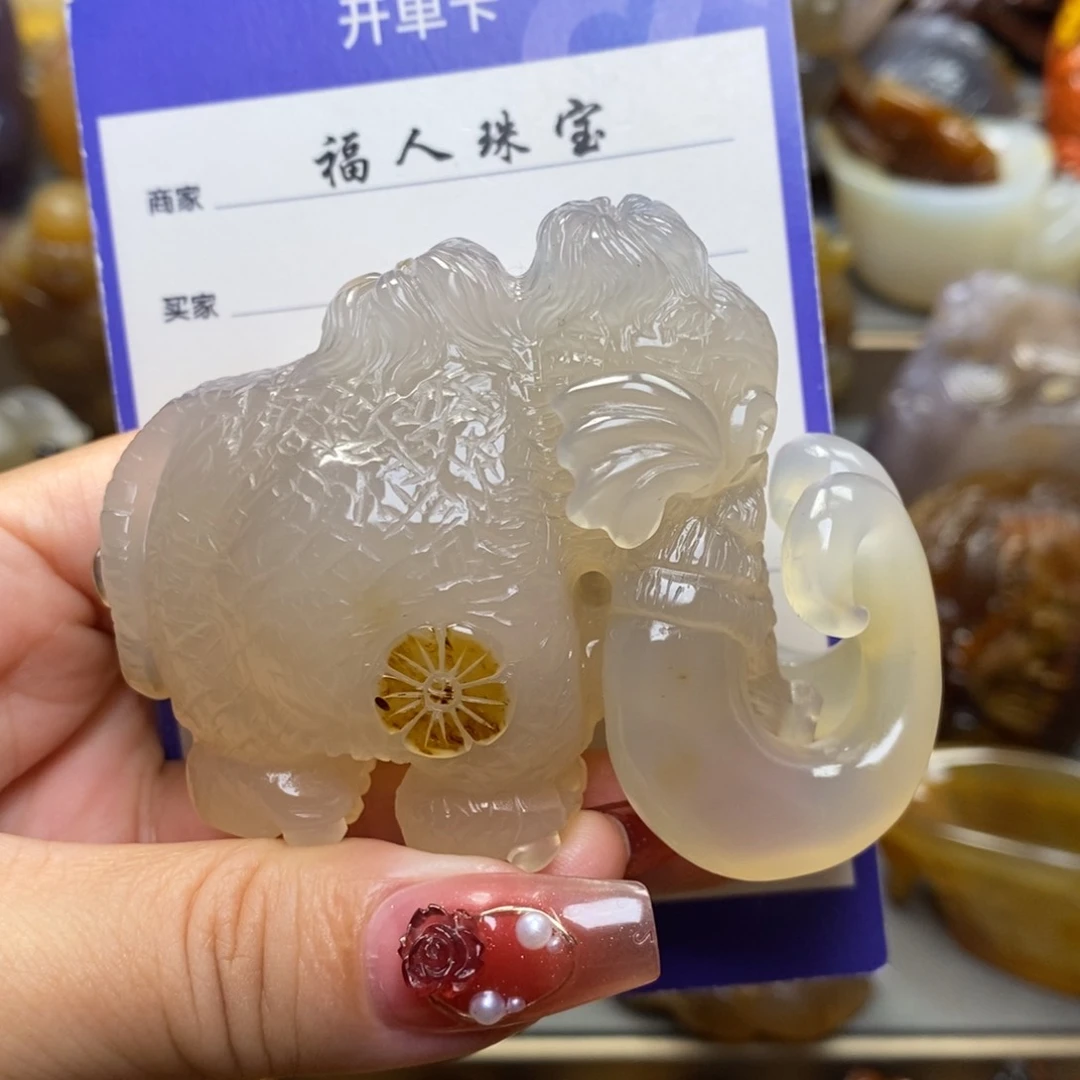 玛瑙/玉髓把件未镶嵌超***＂