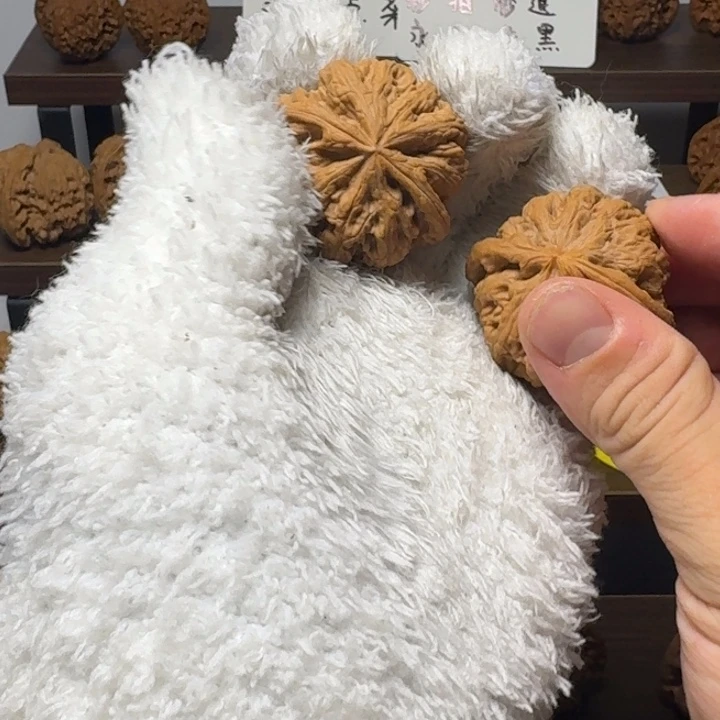 y***g吊坠桃核43大粗筋