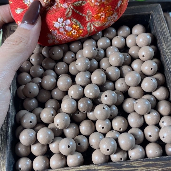 泥塑白龙涎1.0瑕疵珠香包约50克