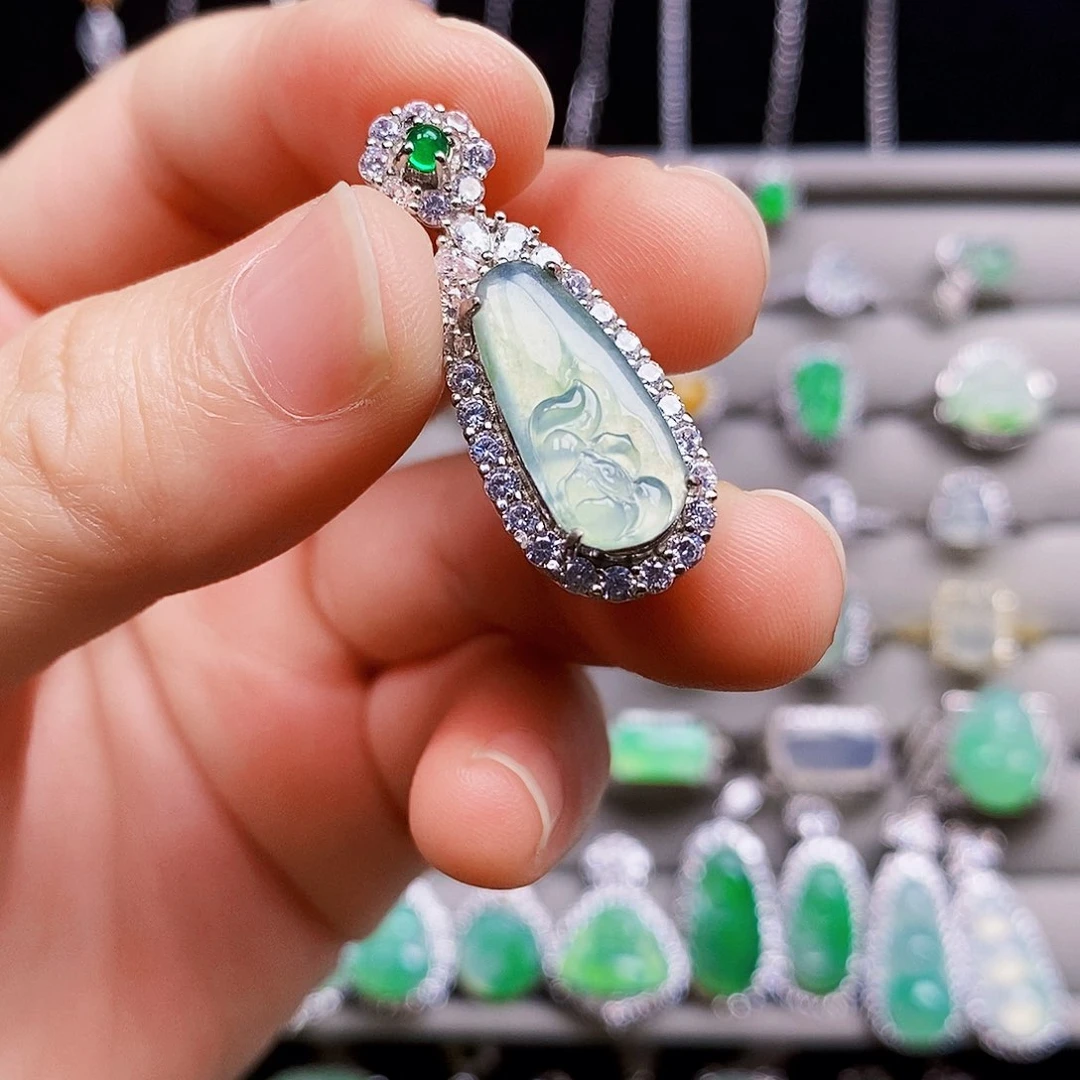 翡翠银S925镶嵌颈饰莲花