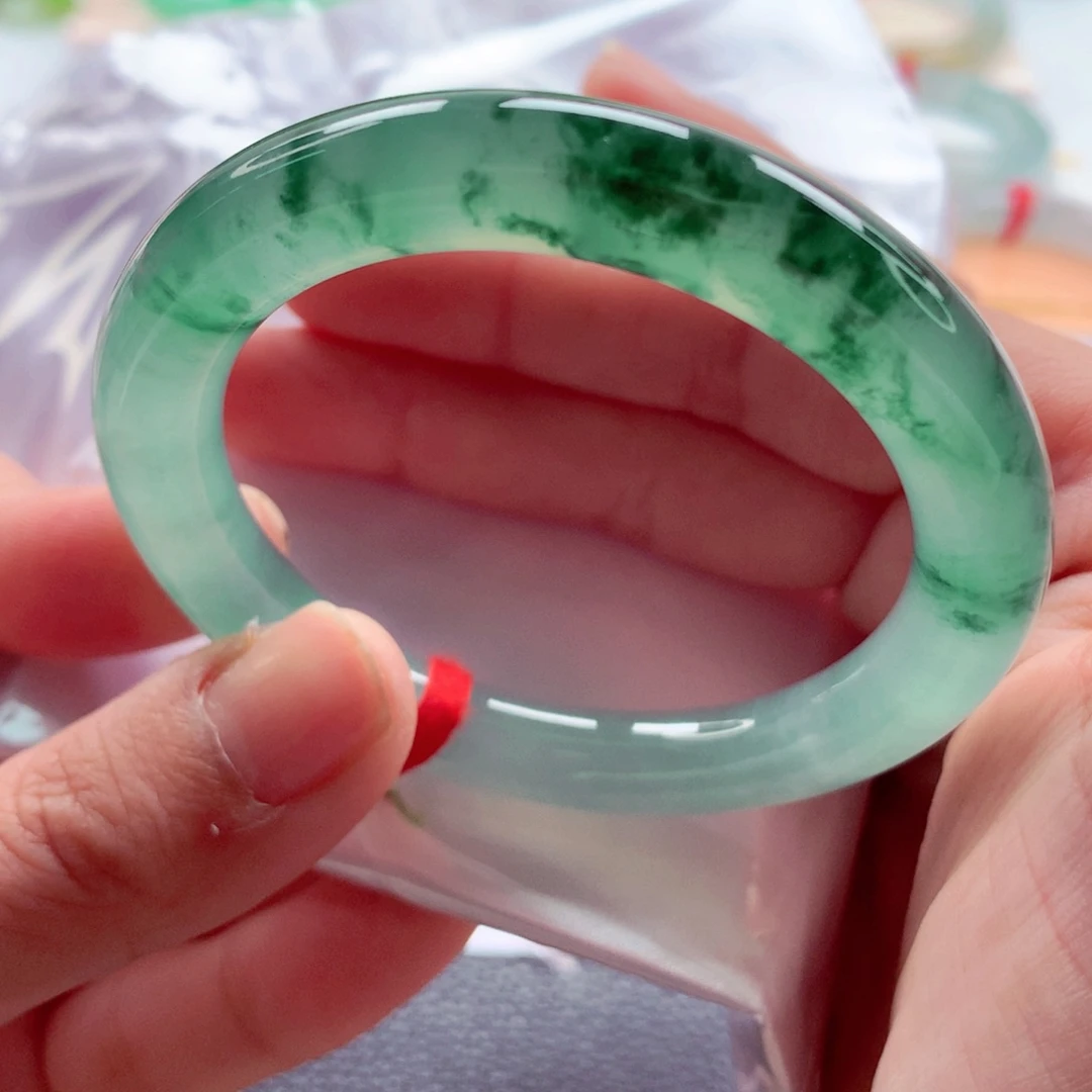 翡翠未镶嵌手镯（圆镯）师妹51孤品绿野仙踪荧光棒