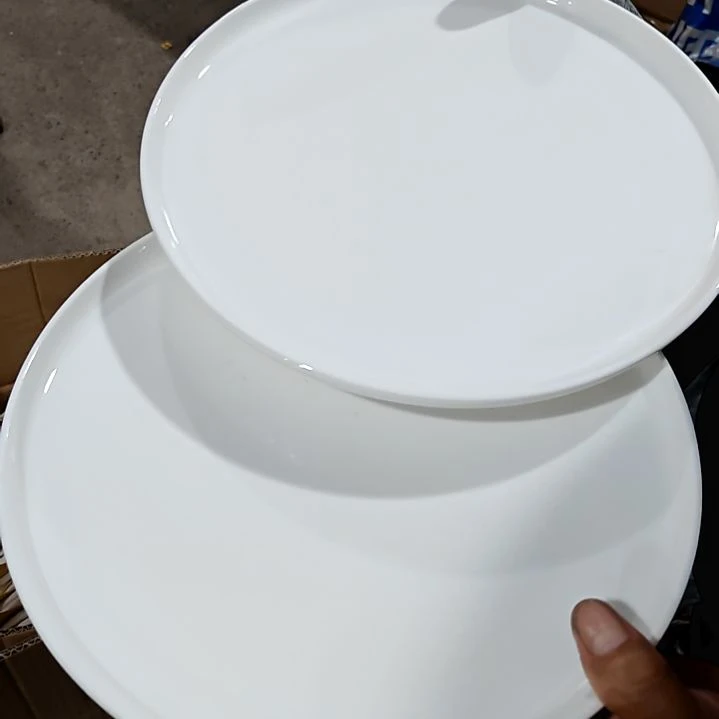 摆件盘子碗茶壶啥都有