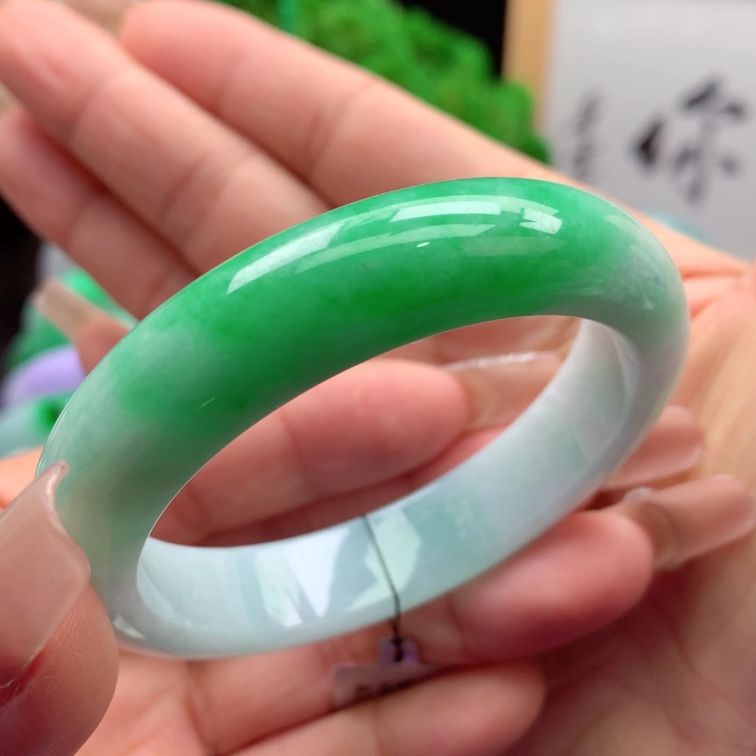 未镶嵌手镯翡翠缅甸