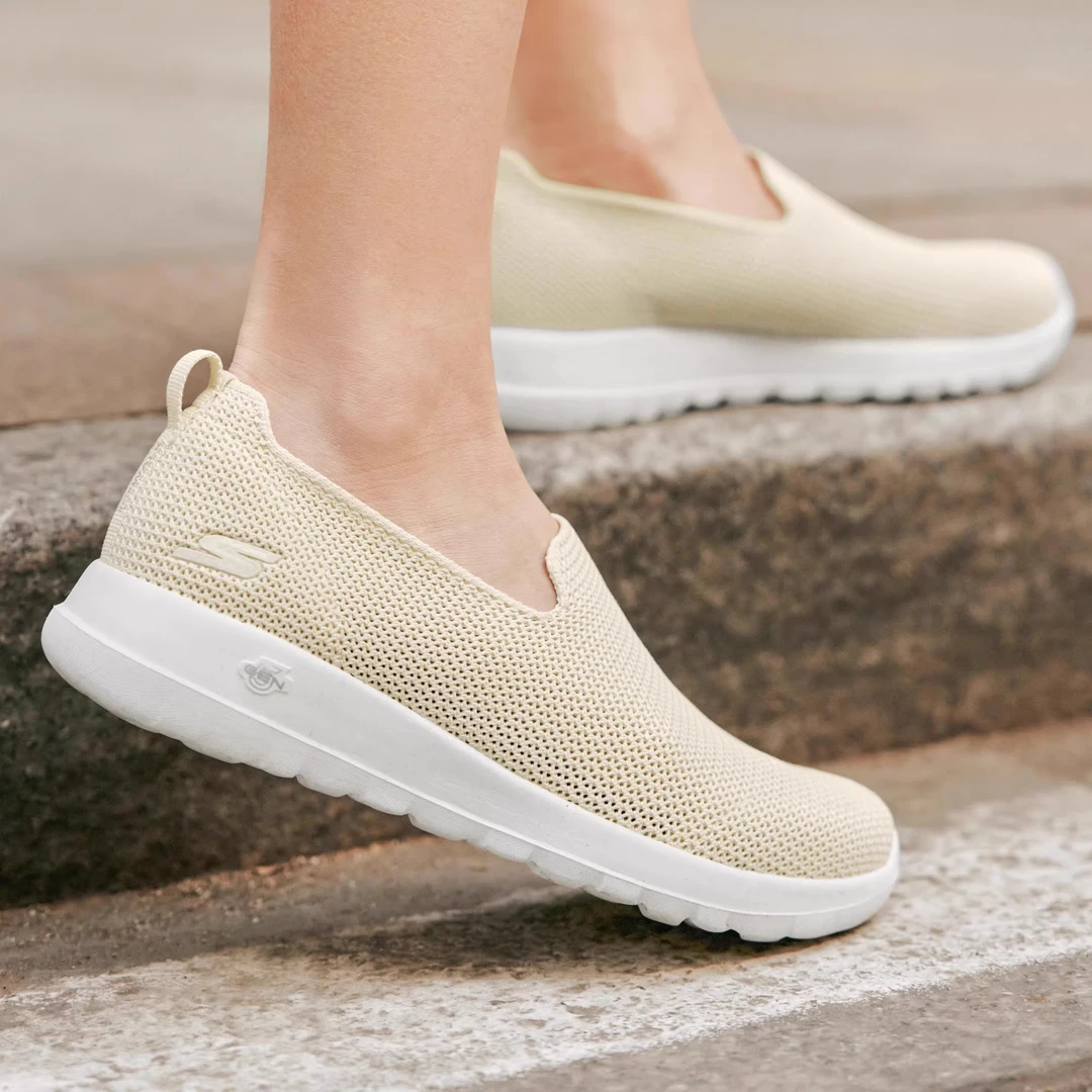 新款柔软舒适透气女鞋缓震休闲耐穿百搭旅游鞋125705