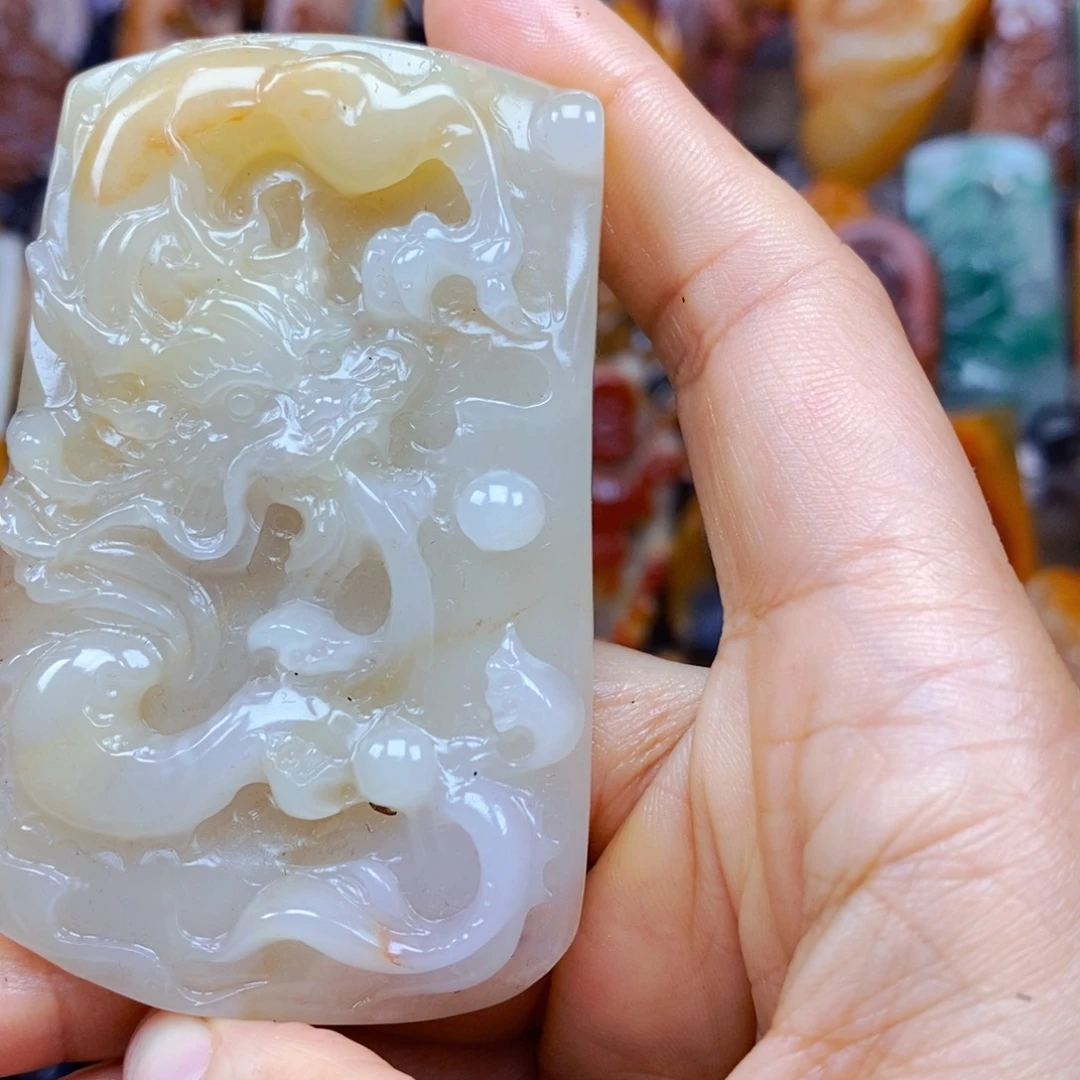 石英质玉（黄龙玉）未镶嵌颈饰