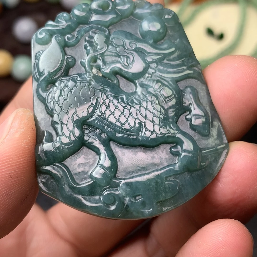 翡翠未镶嵌颈饰翡翠首饰和翡翠珠宝