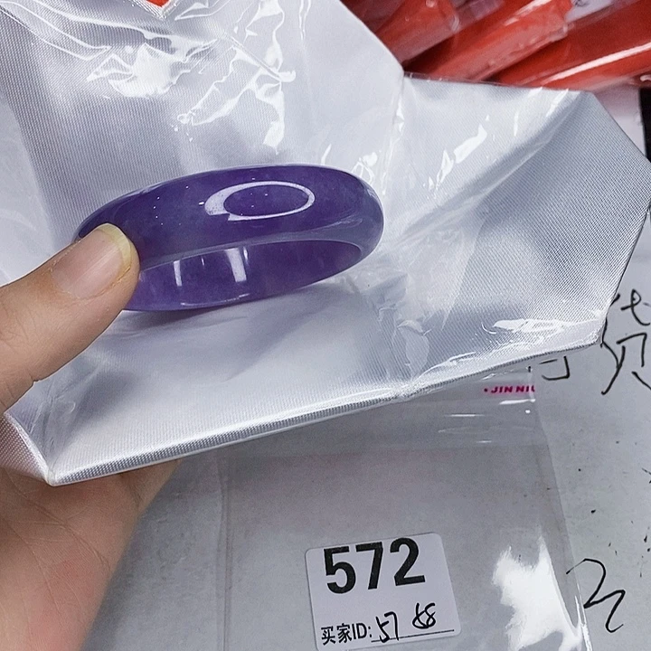 翡翠未镶嵌手镯一图一物实物为准（微瑕处理）