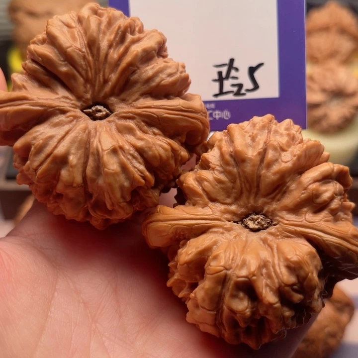 吊坠文玩核桃雷**行文玩核桃5