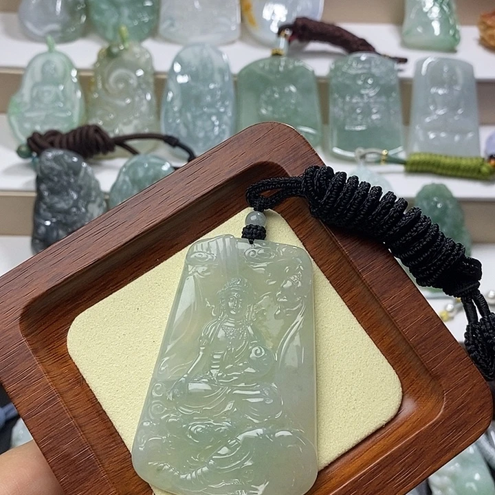 翡翠未镶嵌颈饰白冰普贤菩萨