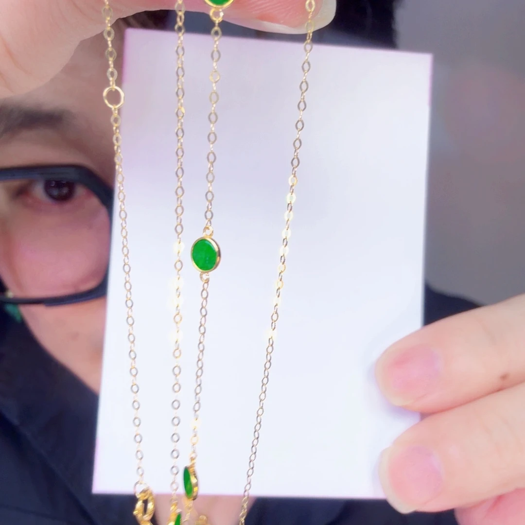 翡翠18K金镶嵌颈饰一件