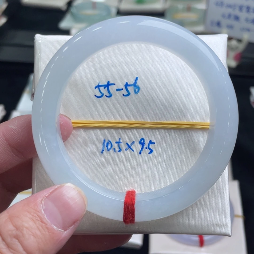 翡翠手镯未镶嵌翡翠手镯