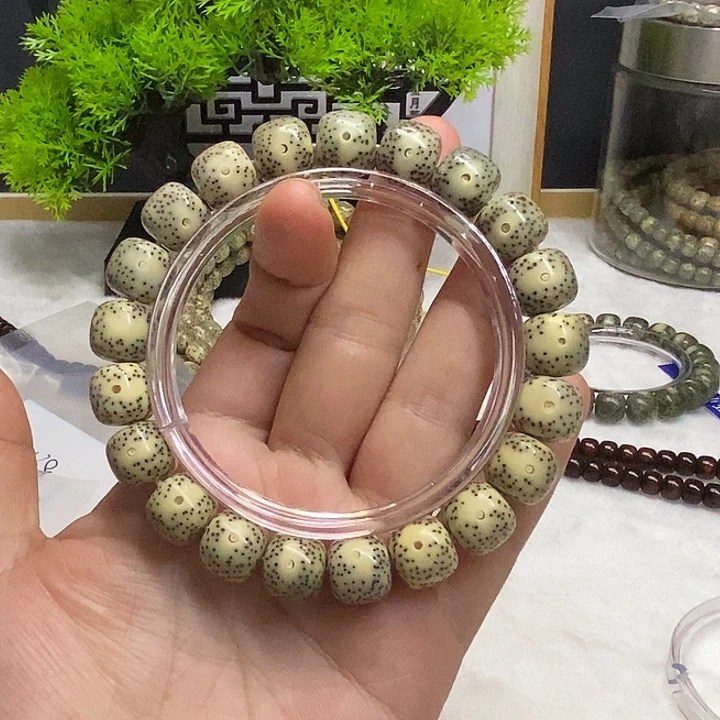 星月菩提手串海南星月菩提手串11*10石玉料糯冰双白