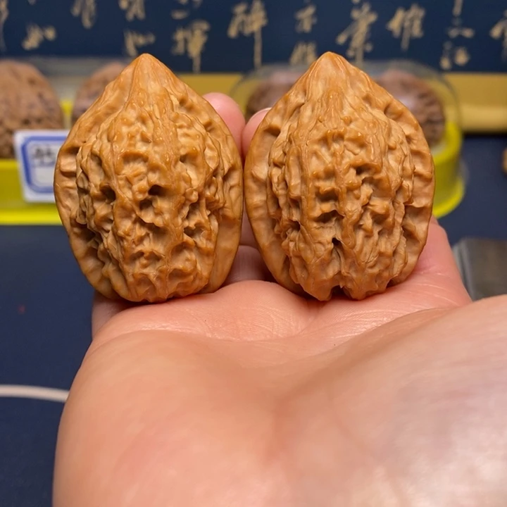 文玩核桃把件上古鸡心