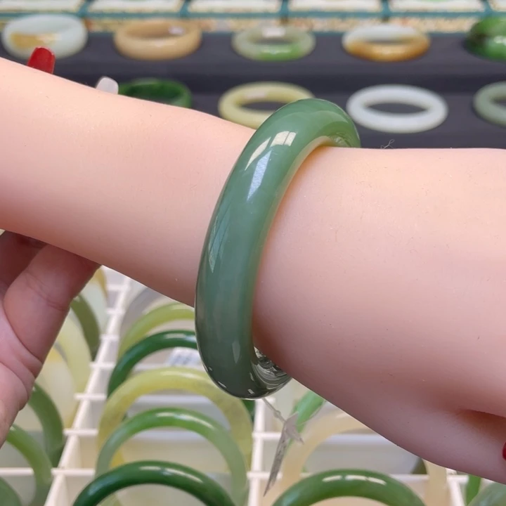 和田玉手镯未镶嵌56