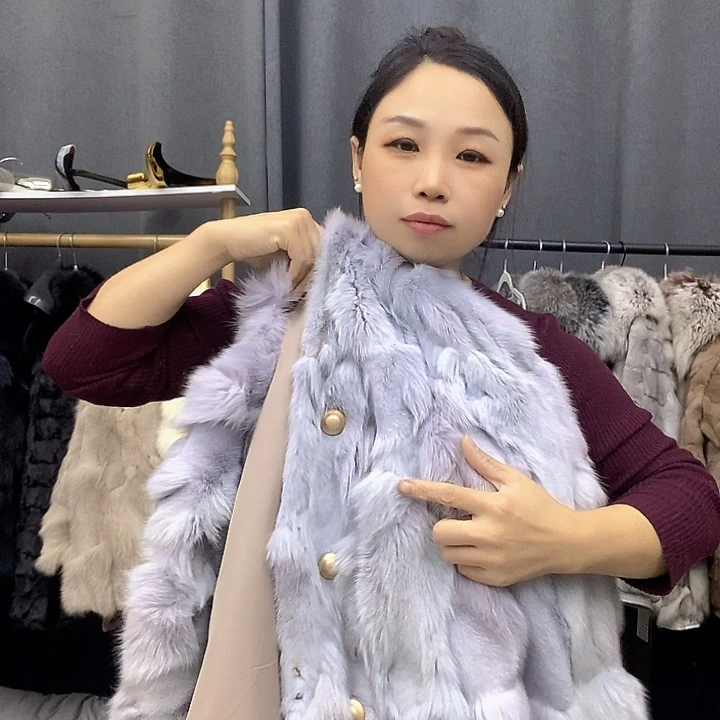 祁*浅灰色短外套女装