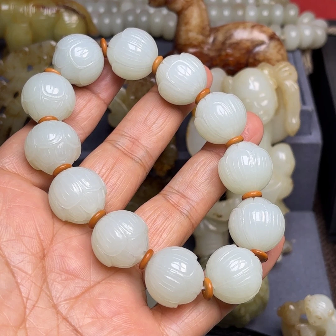 和田玉（糖玉）挂件未镶嵌房