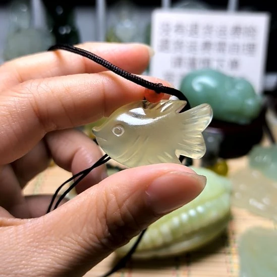 未镶嵌蛇纹石玉颈饰