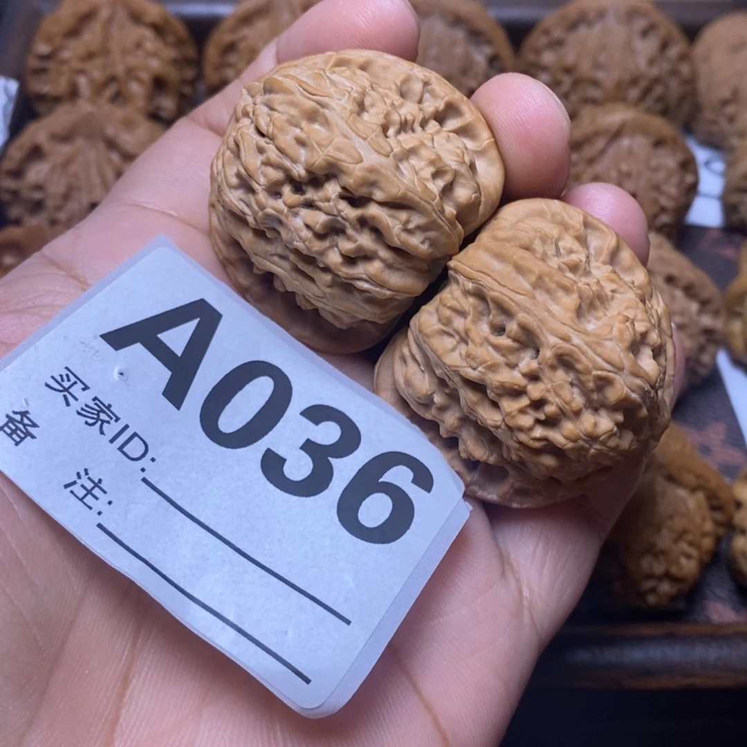 把件文玩核桃40尺白狮子微黄