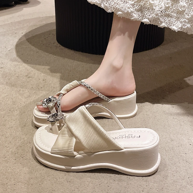 松糕厚底增高凉拖鞋女夏外穿2025新款配裙子时尚套趾水钻高跟凉鞋