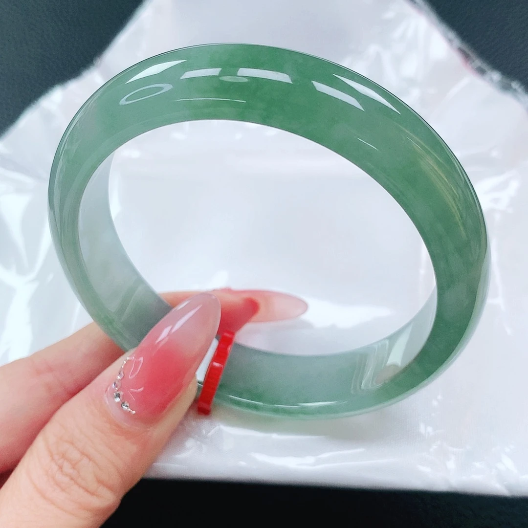 翡翠手镯未镶嵌57圈