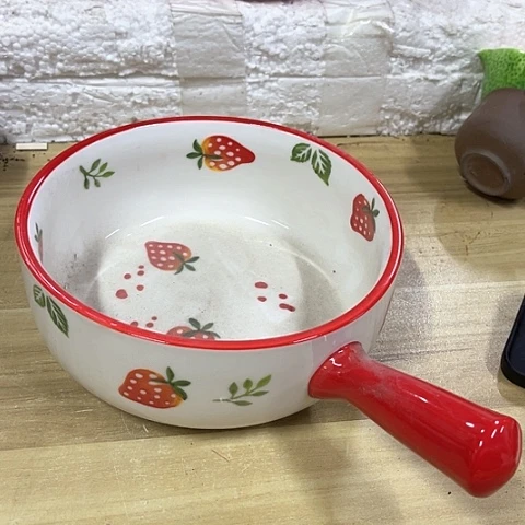 微瑕，不能明火，口径18，高度7草莓