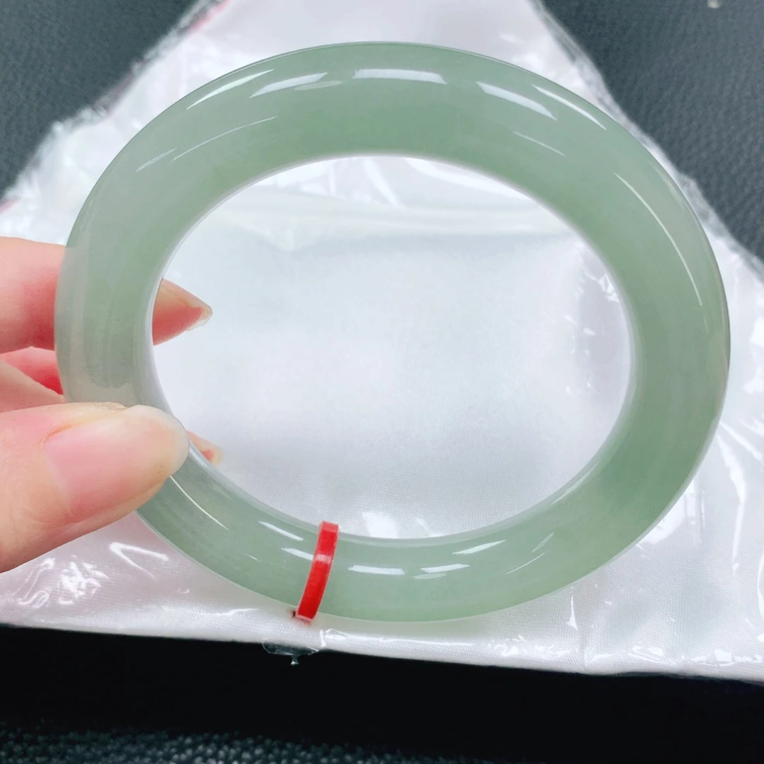 翡翠手镯未镶嵌57圈