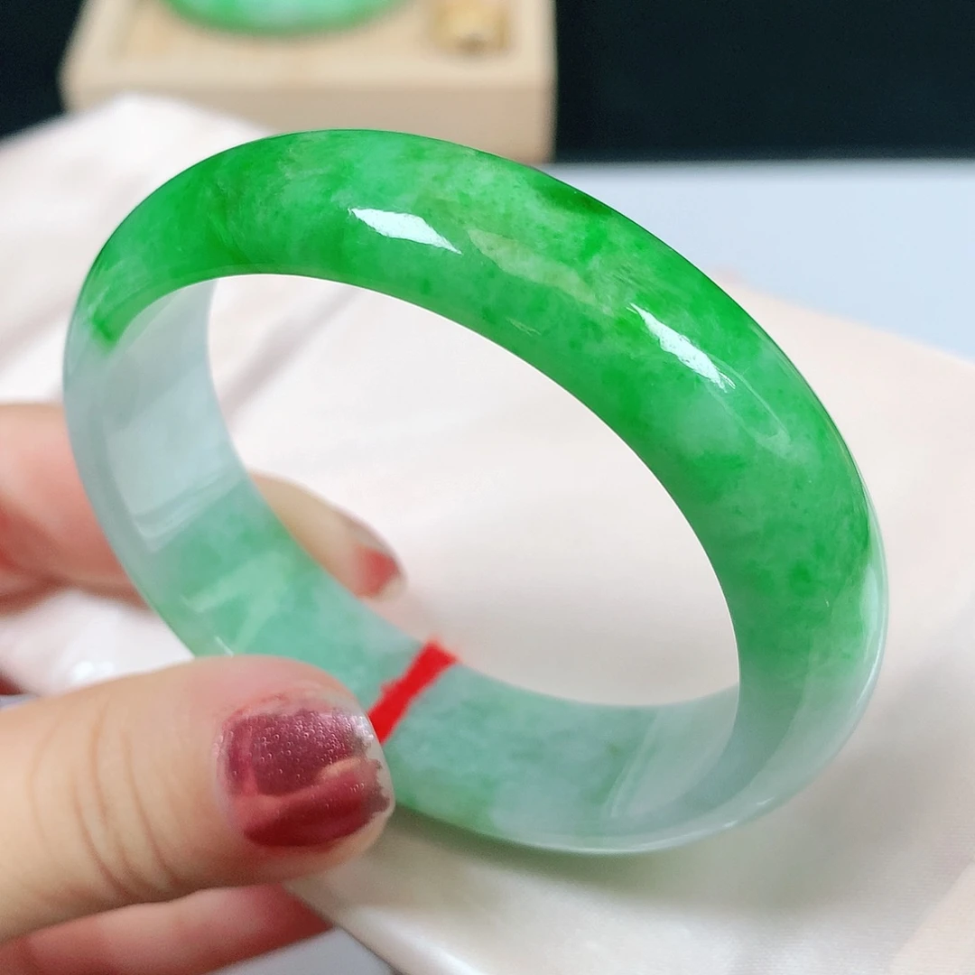 翡翠未镶嵌手镯1960 贵妃
