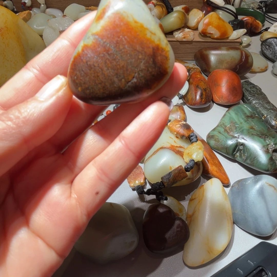 和田玉（糖玉）未镶嵌挂件和田玉58克