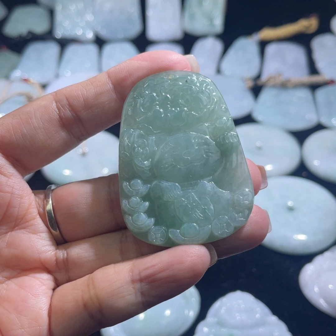 翡翠未镶嵌颈饰招财的