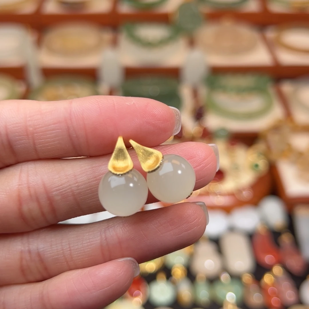 和田玉18K金镶嵌耳饰
