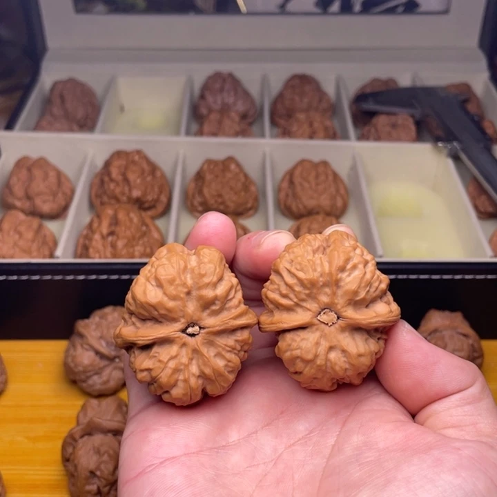 C***o文玩核桃吊坠精品蛤蟆头