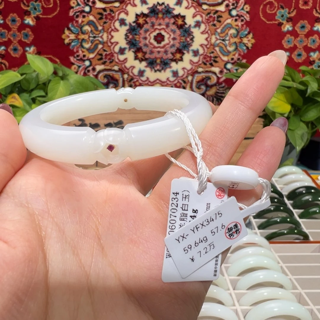 未镶嵌手镯和田玉（白玉）雕刻工艺（花开富贵寓意）