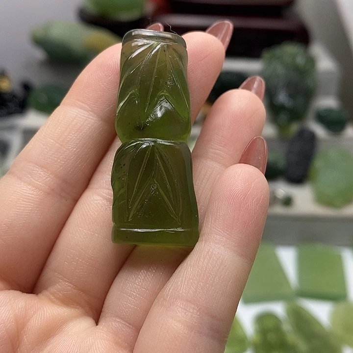 未镶嵌蛇纹石玉挂件