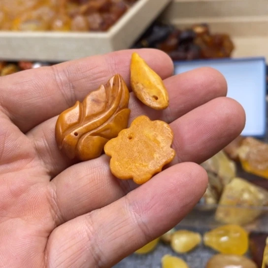 未镶嵌蜜蜡手串吊坠