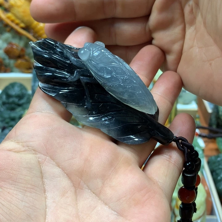 易***师蛇纹石玉未镶嵌手把件