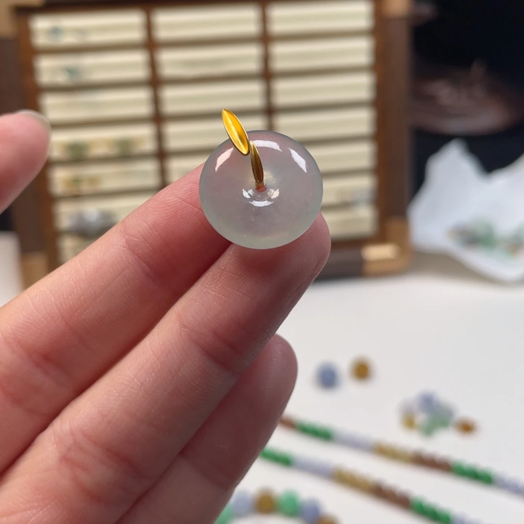 颈饰18K金镶嵌翡翠