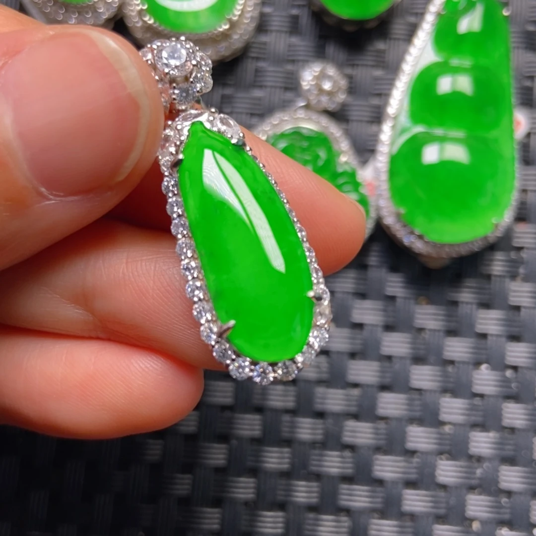 翡翠银S925镶嵌颈饰福瓜吊坠