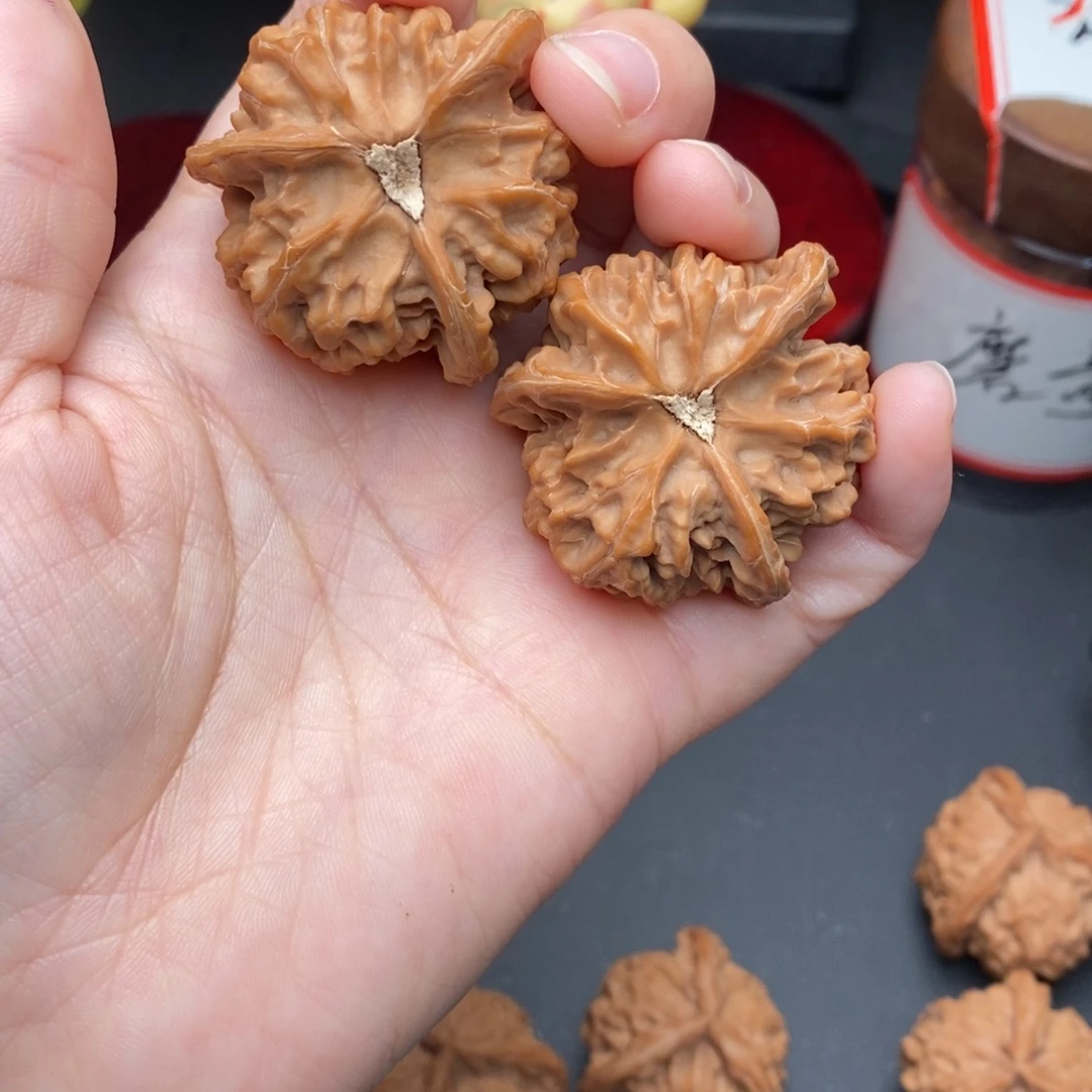 用***6文玩核桃盘山三棱全品38