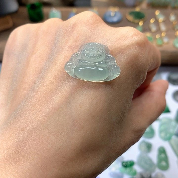 翡翠颈饰未镶嵌佛