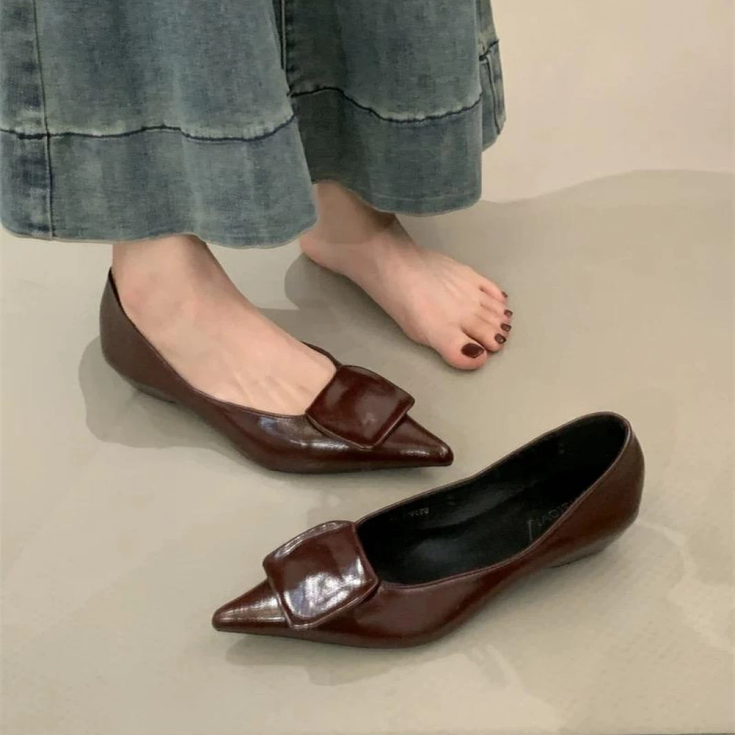 2025秋季新款法式气质红色粗跟尖头单鞋配裙子百搭黑色低跟女鞋