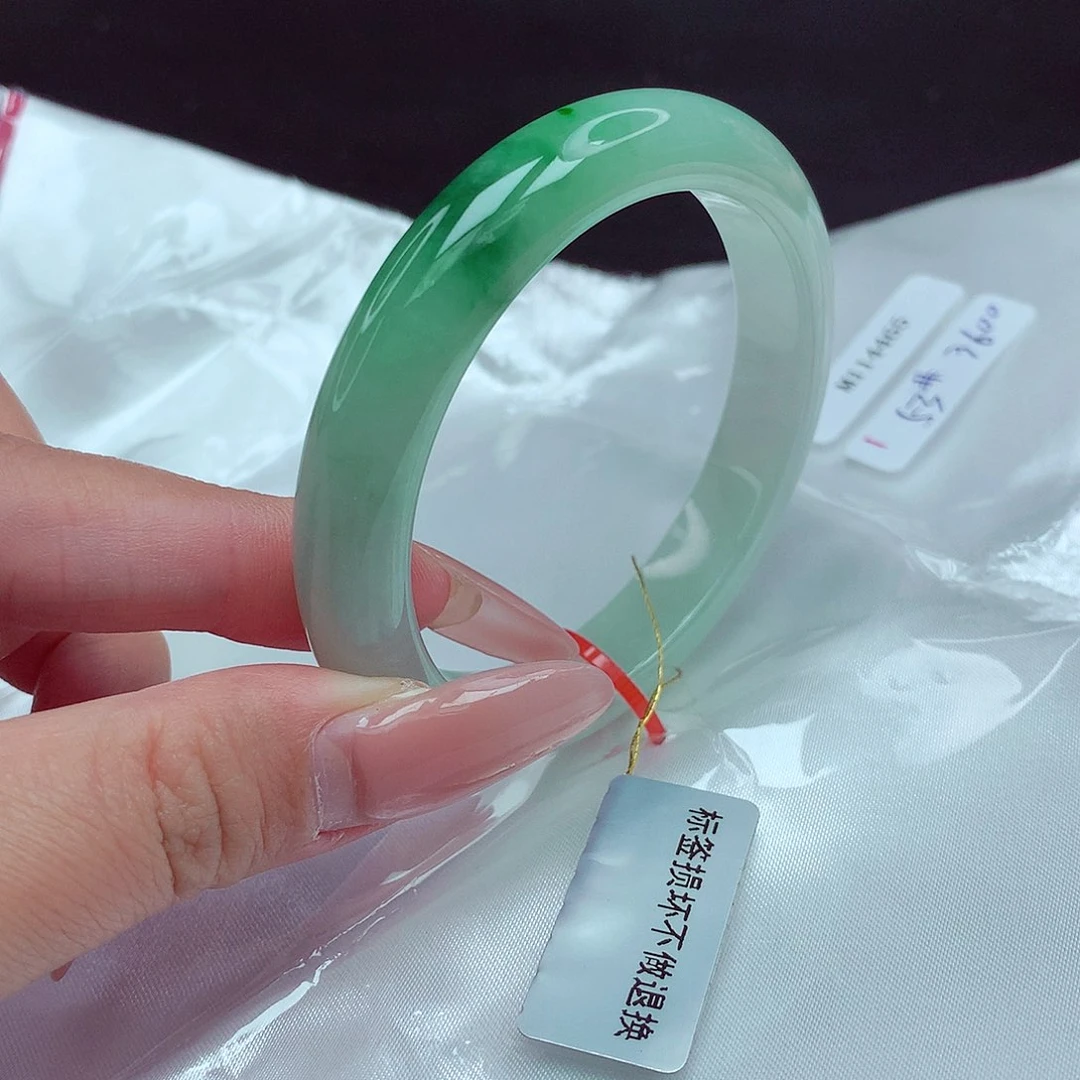 翡翠手镯未镶嵌53圈365