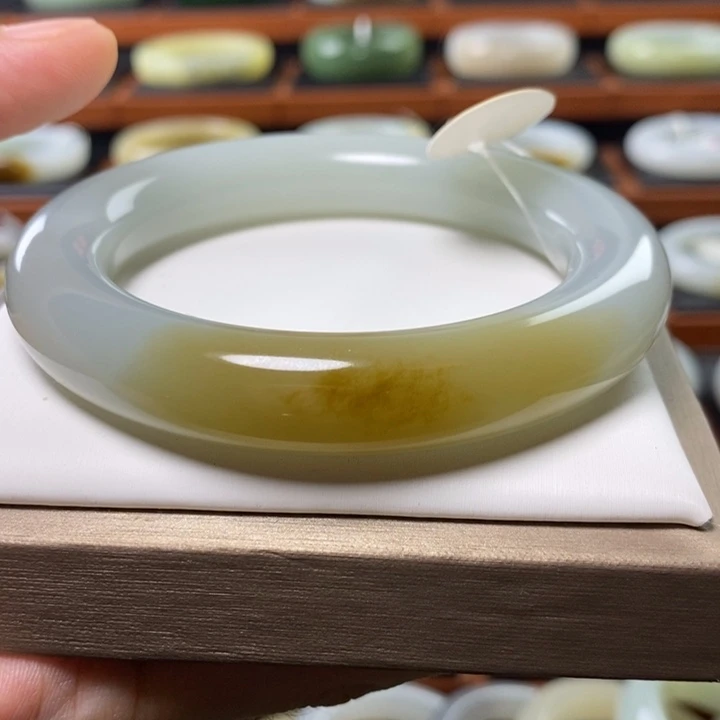 和田玉（糖玉）手镯未镶嵌