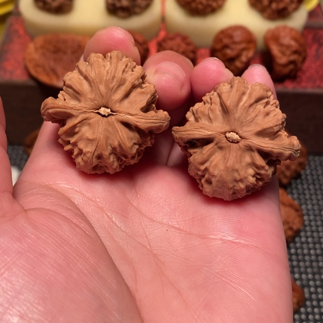 小***东吊坠文玩核桃白狮子